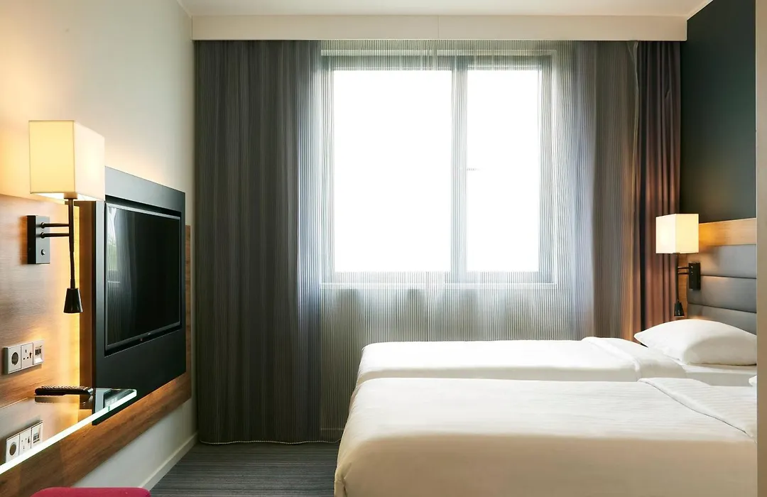 Moxy Edinburgh Airport-1